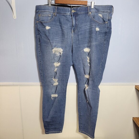 Torrid 24R Medium Wash Denim Blue Faded Ripped Distressed Skinny Jeans - Picture 1 of 9